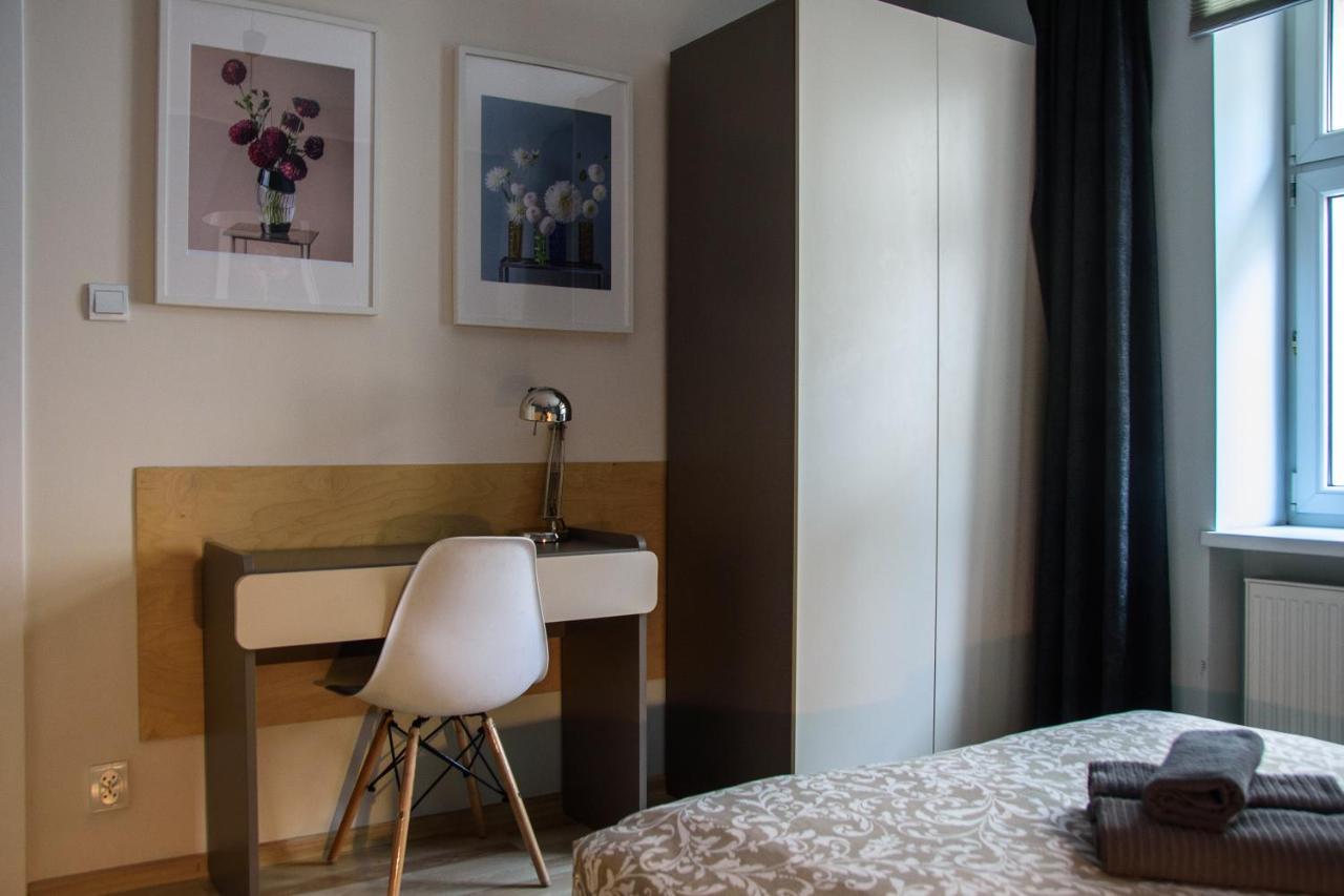 Milo Mi - 2 Bedroom In The Old Town Apartment